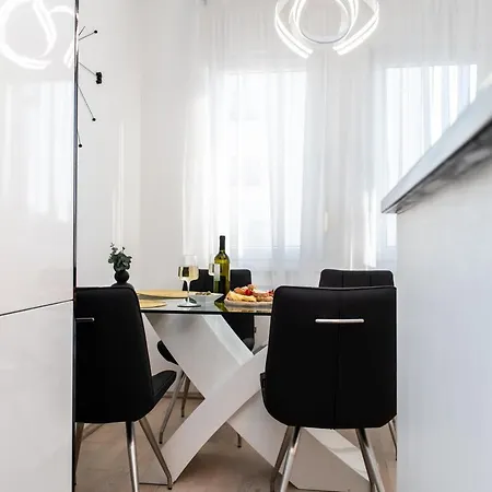 Salvia With Private Jacuzzi Апартаменти *