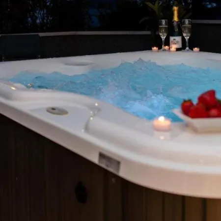 Salvia With Private Jacuzzi 아파트 *